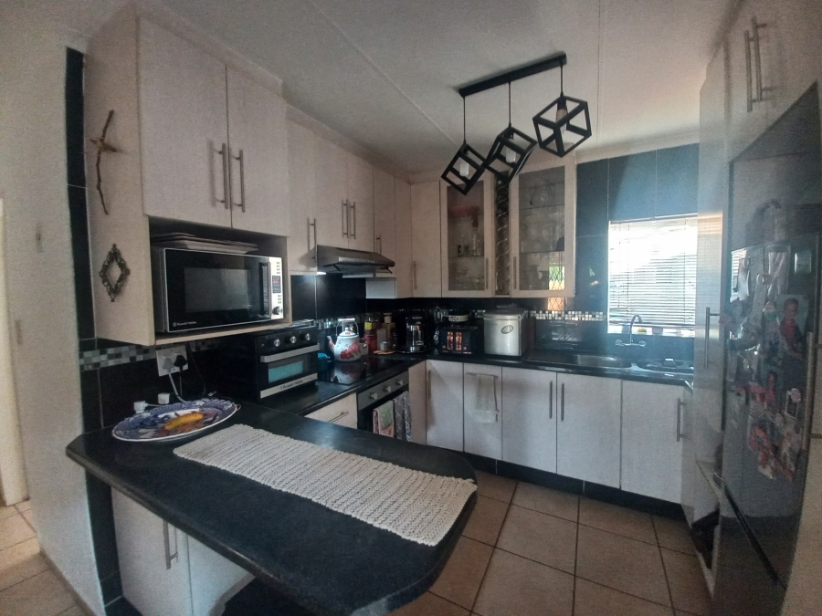 3 Bedroom Property for Sale in Safari Gardens North West